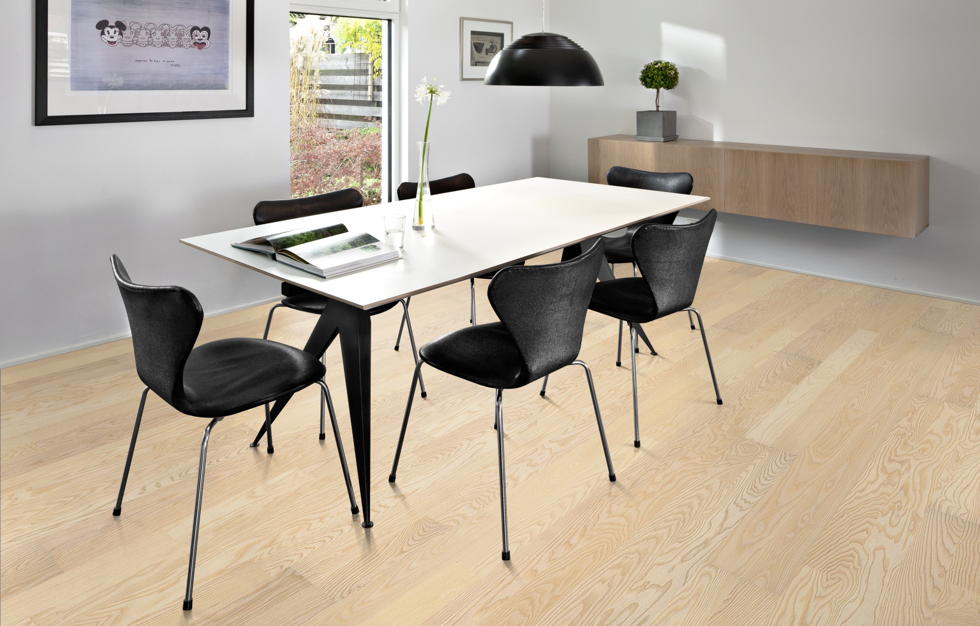 Паркетная доска Kahrs Песочная Ясень Фалстербо Falsterbo 152N55AK0VKW240 Calm 2423×200×15 фото в интерьере